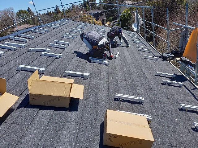 太陽光パネル取付架台の設置